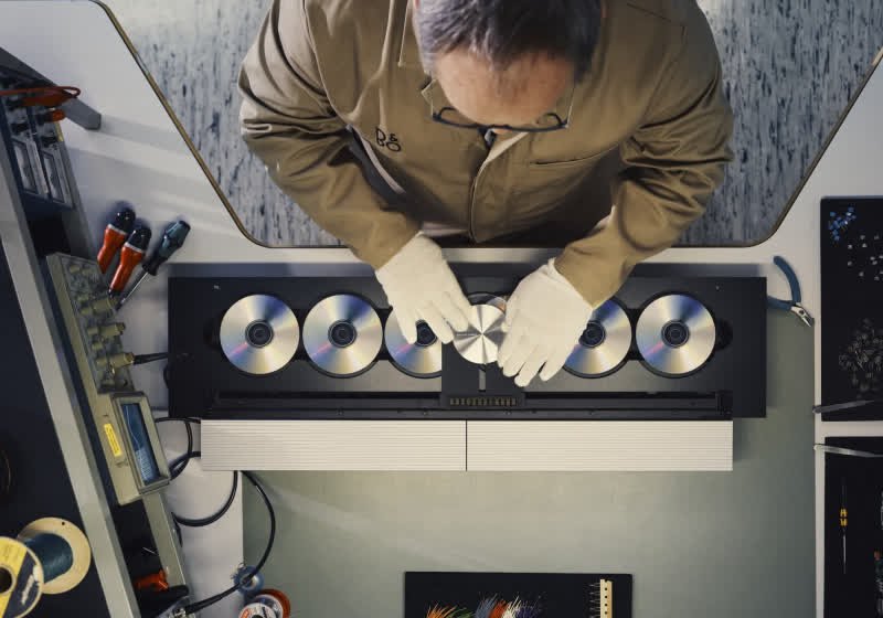 bang olufsen 90li yillarin ikonik 6 diskli cd degistiricisini geri getiriyor