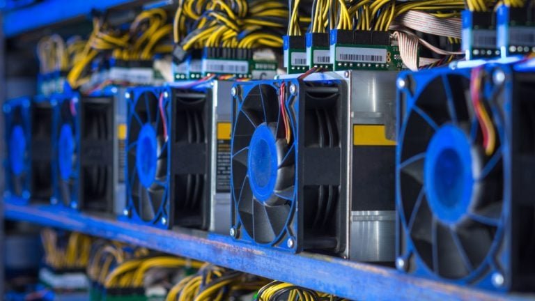 Bitcoin Avukatı, ASIC Cihazlarının Esnekliğinin Bitcoin Madencileri için Yapay Zeka Katılımını Olasılıksız Hale Getirdiğini Söyledi 1 Bitcoin Advocate Says ASIC Devices’ Inflexibility Makes AI Involvement Unlikely for Bitcoin Miners
