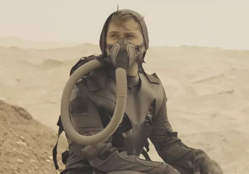 duneun ikonik damitici giysisi yeniden yaratilarak kullanicilarin kendi terlerini icmelerine olanak tanindi