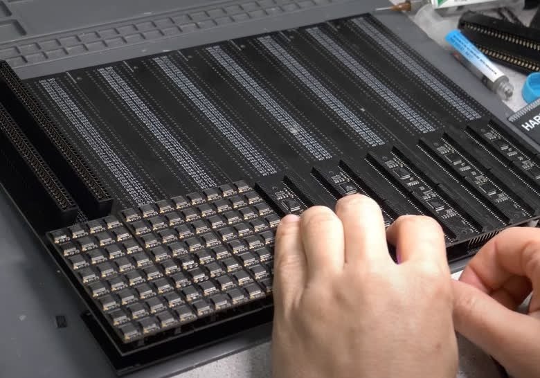 Ev yapımı küçük süper küme, 256 RISC-V mikro denetleyiciyi birleştiriyor 14 ev yapimi kucuk super kume 256 risc v mikro denetleyiciyi birlestiriyor Zt9z8DKc