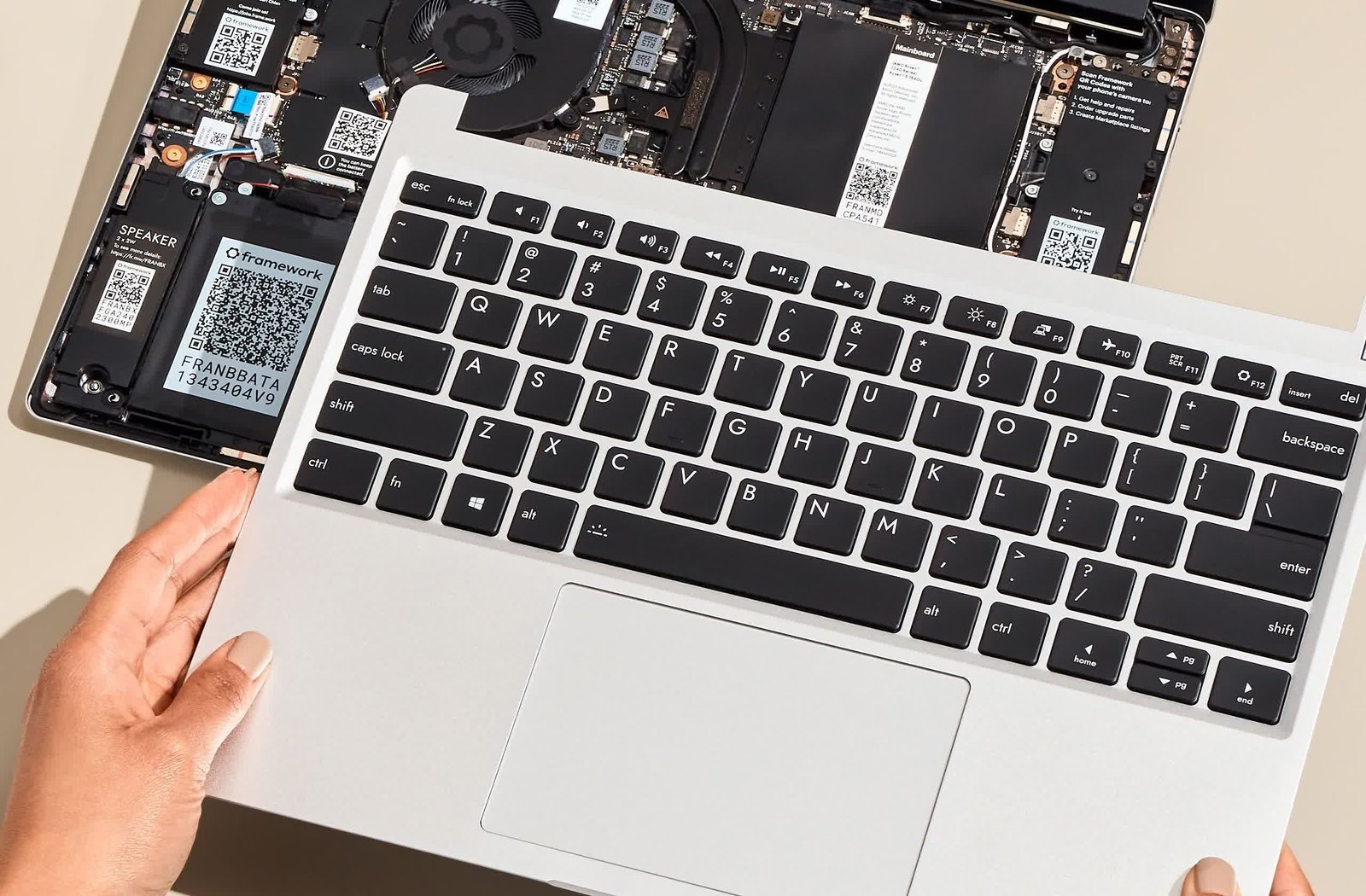 framework laptop 13 120hz vrr ekrana ve gelistirilmis web kamerasina sahip yeni bir core KNHrLc12