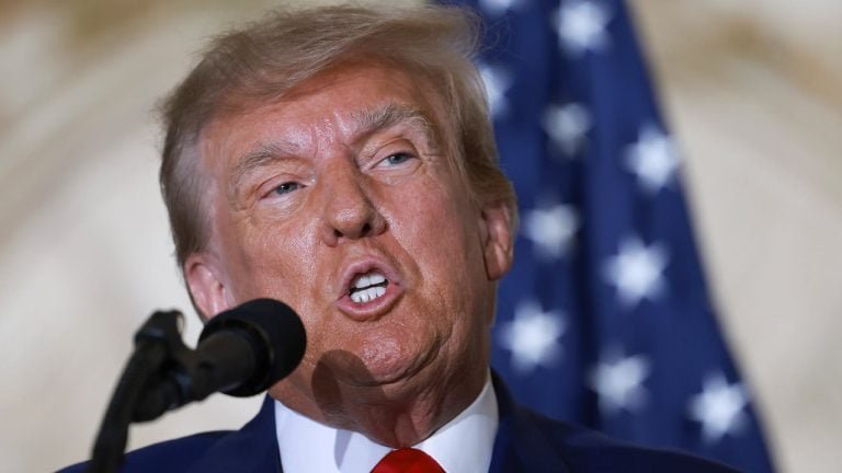 Trump, NFT Gala'da Biden'ın Kripto Bilincine Saldırdı, 'Biden Ne Olduğunu Bile Bilmiyor' Dedi 1 Trump Attacks Biden's Crypto Awareness, Says 'Biden Doesn't Even Know What It Is' at NFT Gala