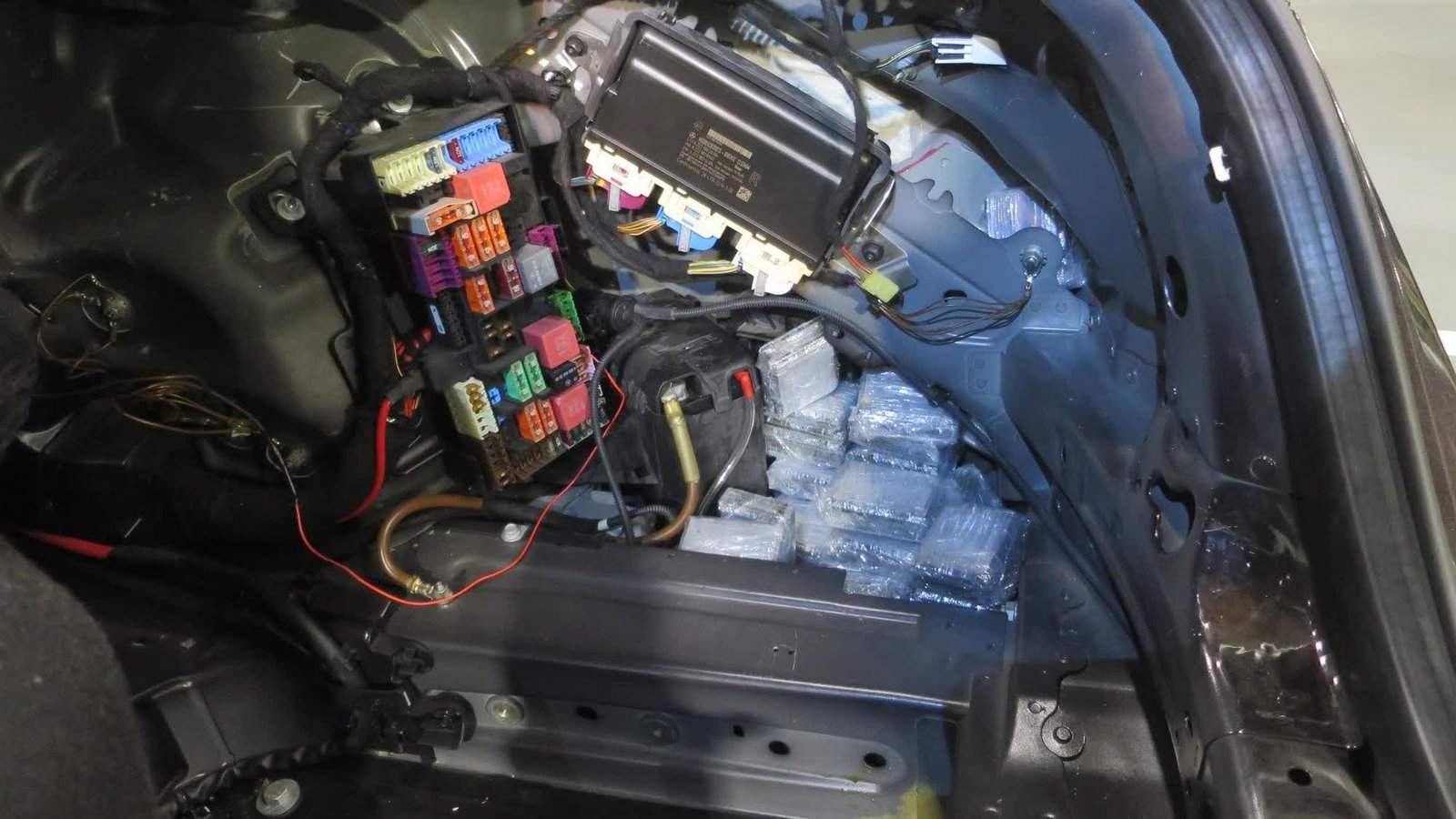 adam mercedes benz ile cine yuksek kaliteli cpu kacakciligi yapmaktan tutuklandi 1 puhkCgmF