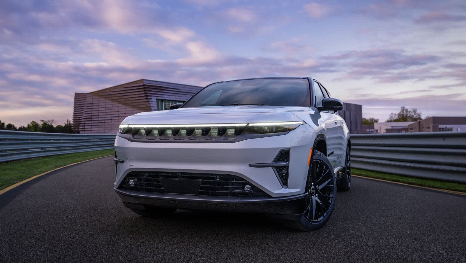 jeepin ilk konutu 72000 dolarlik wagoneer s 300 mil menzil 600 beygir gucu 2 H3EQJL5m