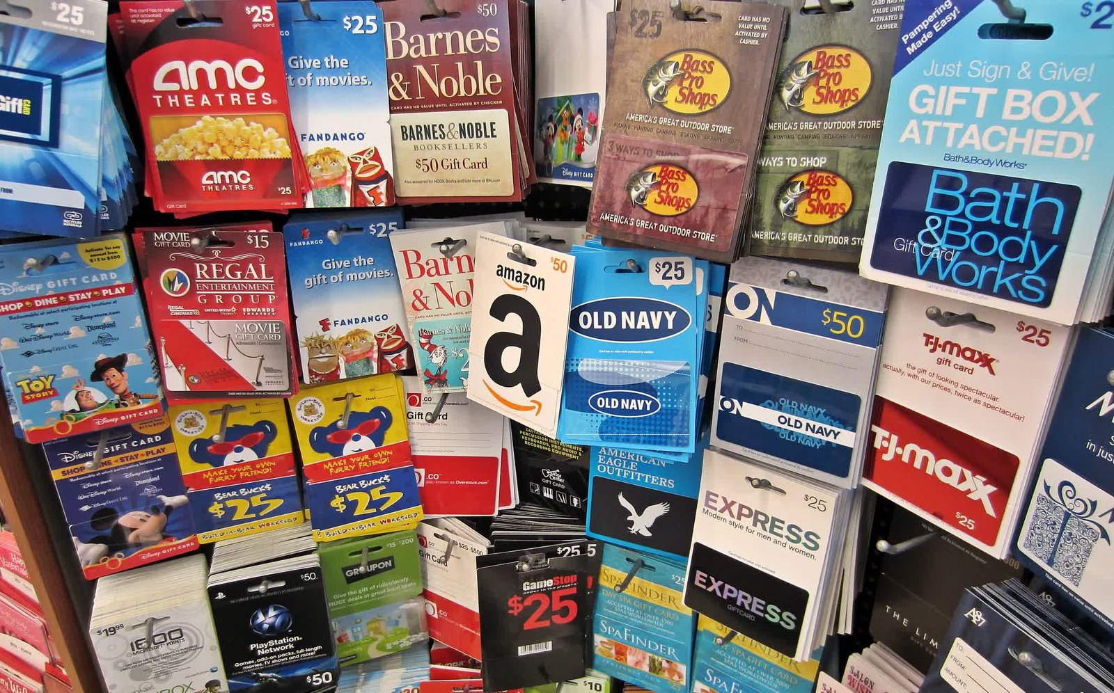 perakendeciler hediye karti dolandiriciliklarina karsi egitim ve teknolojiyle mucadele ediyor 0 VGhmVcyM