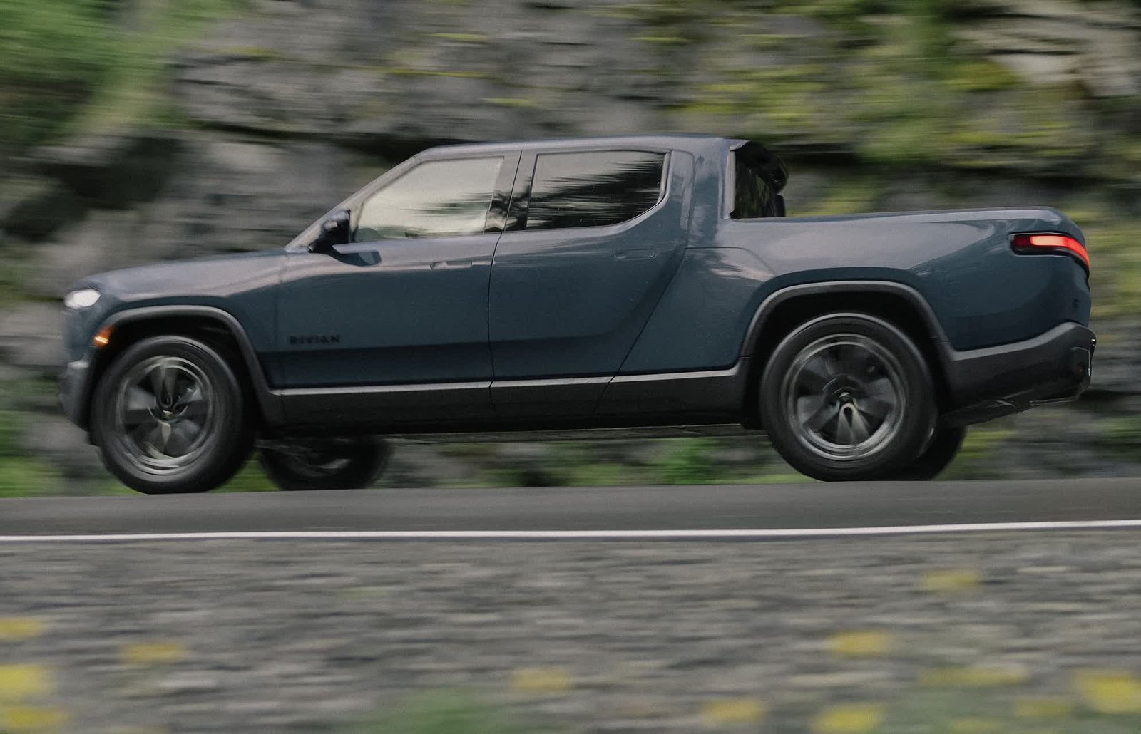 Rivian'ın yeni R1 pikap ve SUV serisi, gelişmiş performans için Nvidia çiplerini içeriyor 2 rivianin yeni r1 pikap ve suv serisi gelismis performans icin nvidia ciplerini iceriyor 1 kuHq8f6l