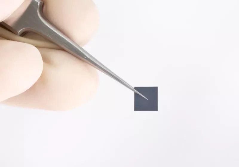 tdk en yakin rakibinden 20 kat daha fazla enerji yogunluguna sahip prototip kati hal hBSyOJVi