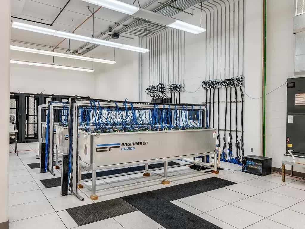 teksasta yatak odasi olmayan tek banyosu ve sivi sogutma sistemi olmayan 24 milyon dolarlik UsfLwJv8