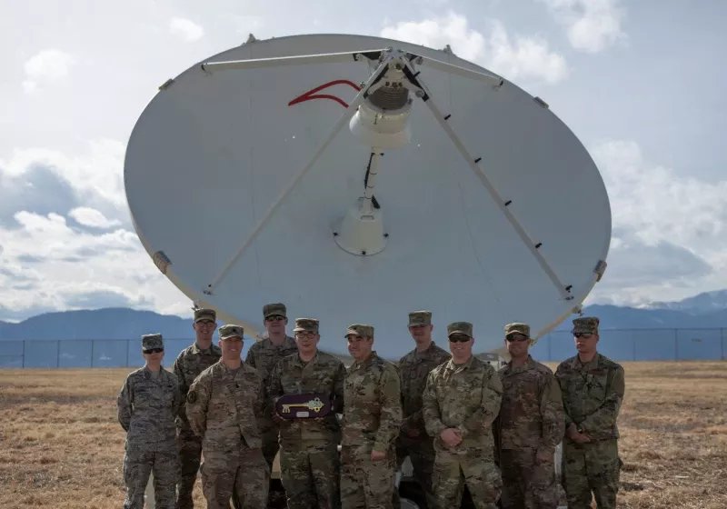 abd uzay kuvvetleri rus veya cin iletisimlerini kesintiye ugratabilecek 24 uydu karistirma istasyonu kurmaya qByUrLKG