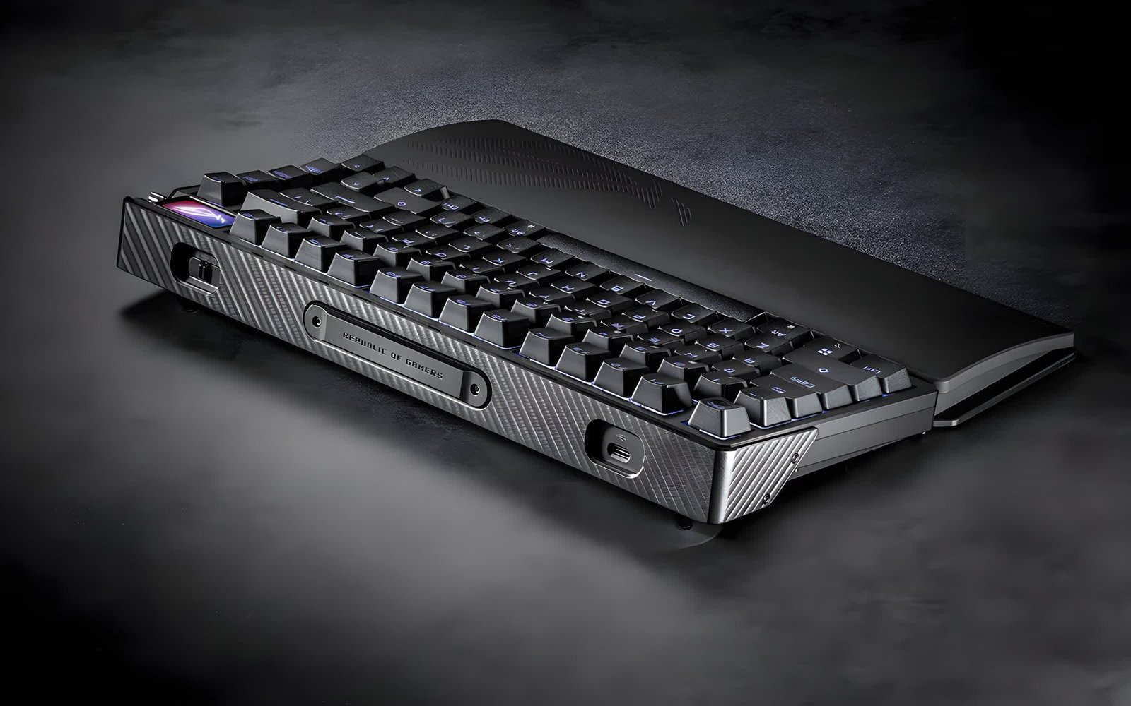 asus tam renkli oled dokunmatik ekranli ve 499 dolarlik fiyat etiketine sahip rog azoth mfG5OcFS