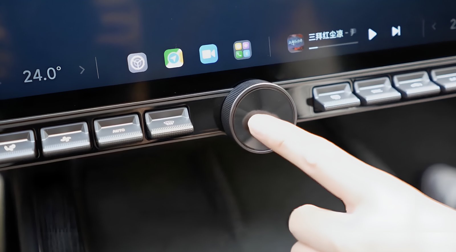 bu konut dokunmatik ekranli gosterge paneli sizin icin cok futuristikse dugmeler eklemenize olanak tanir gjLh4t2p