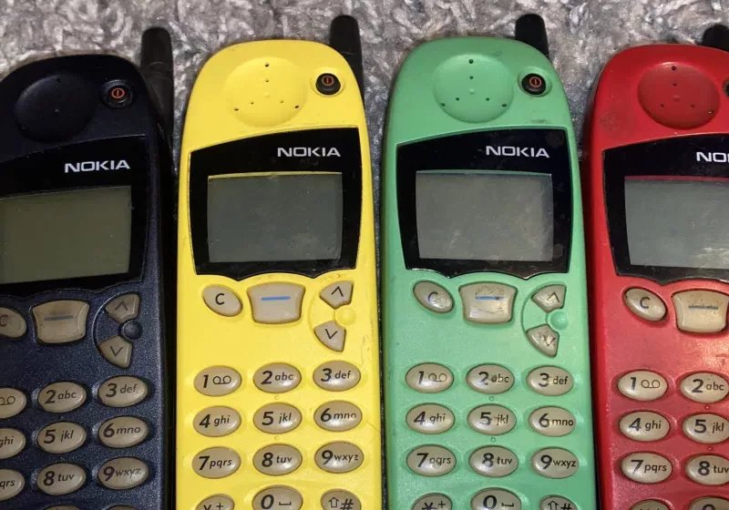Eton Koleji'nin birinci sınıf öğrencileri akıllı telefonlarını okul tarafından sağlanan "aptal" Nokia'larla değiştirmek zorunda kalacak 15 eton kolejinin birinci sinif ogrencileri akilli telefonlarini okul tarafindan saglanan aptal nokialarla degistirmek zorunda T6pTpF3R