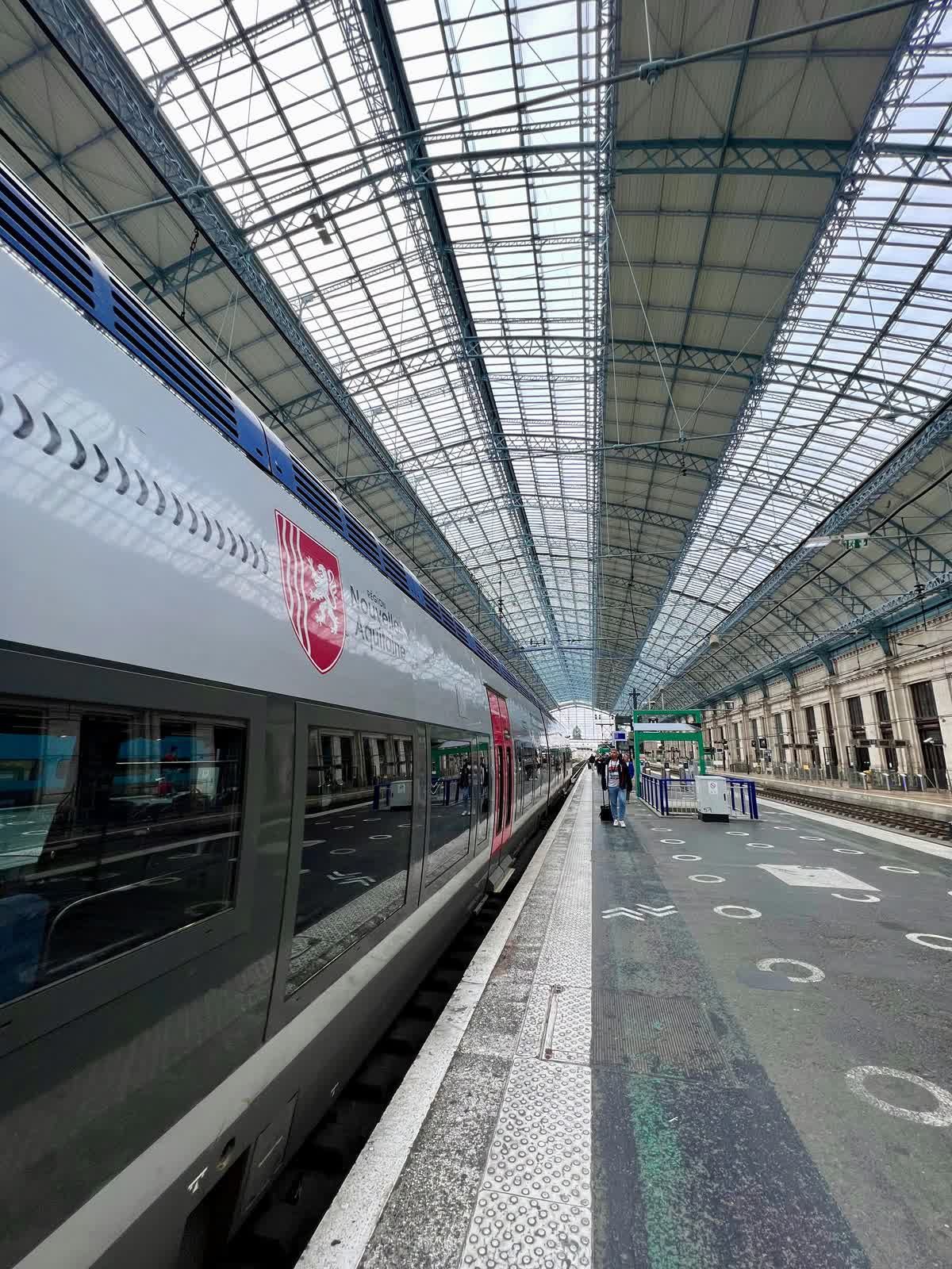 fransada supheli sabotaj sonucu fiber optik kablolarin kesilmesinin ardindan internet kesintileri yasandi 0 A9fTLhgO