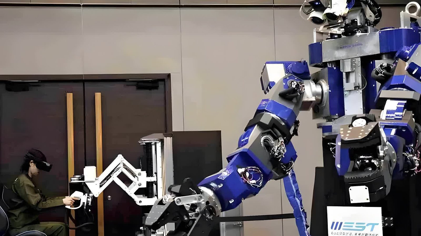 japonyanin en son gundam tarzi dev robotu demiryolu bakim gorevlerini ustleniyor 1 35pNCnOe