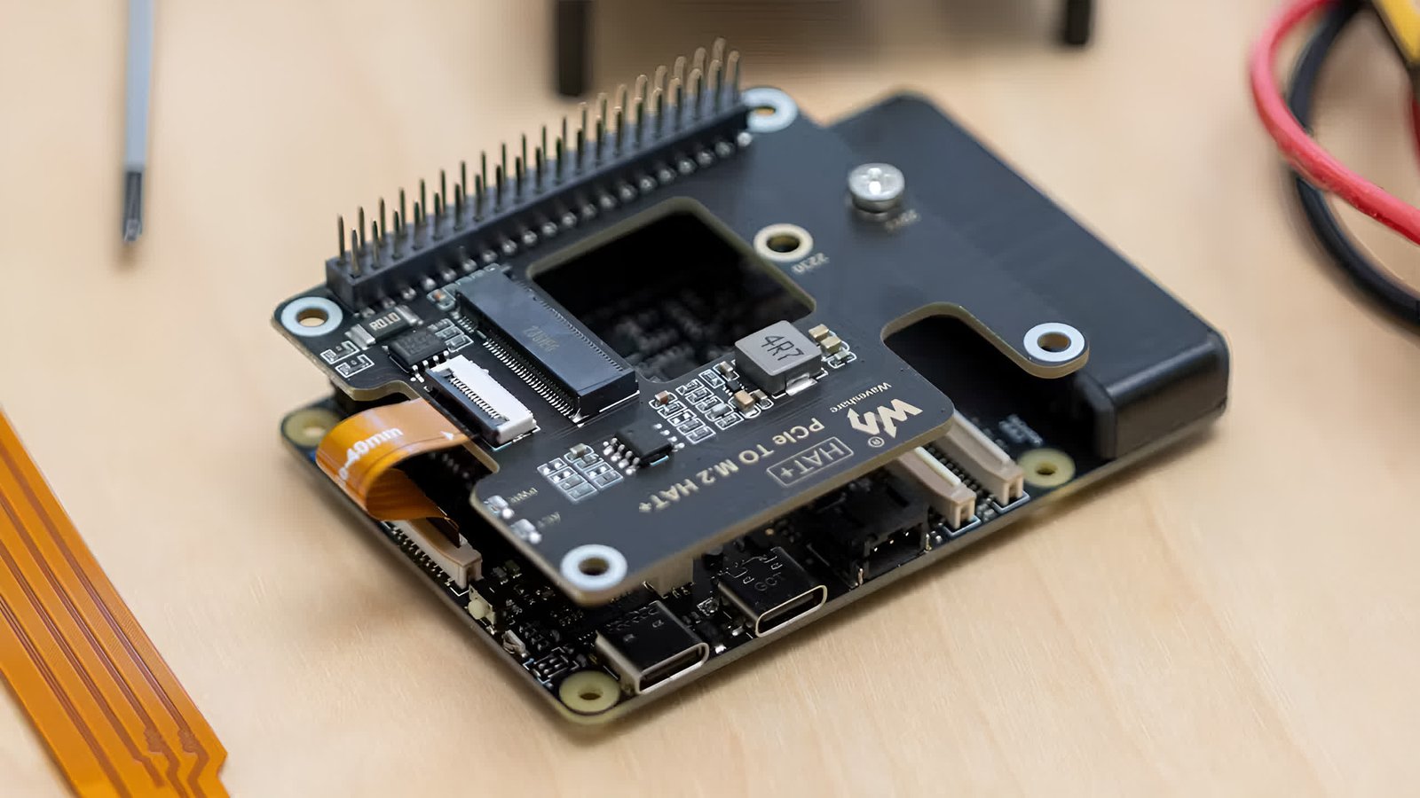 particlein tachyon tek kartli bilgisayari snapdragon destekli bir pakette 5g ve 12 tops npu