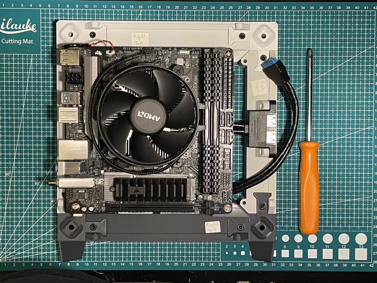 yaziciya erisiminiz varsa bu 3d yazdirilmis itx pc kasasi oldukca sik gorunuyor 1 lHnC2iYq