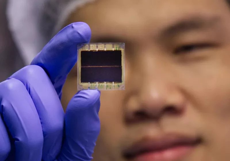 cigir acan esnek gunes panelleri o kadar incedir ki her turlu yuzeye hatta sirt R82bIMAS