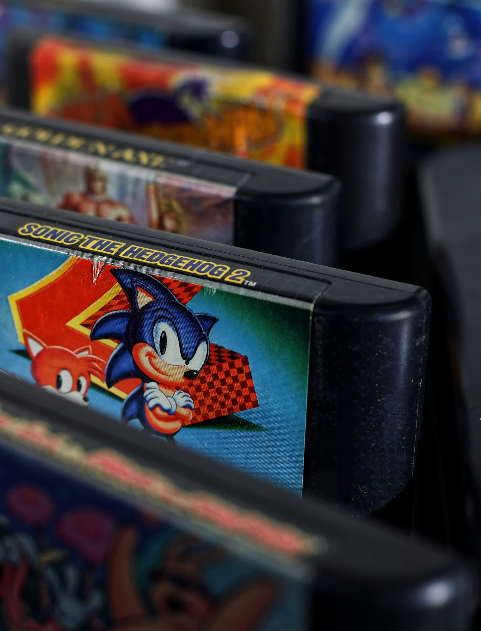 koleksiyoncu ayni anda 444 konsolu tek bir televizyona baglayarak guinness dunya rekorunu kazandi 0 tNmKp4J7