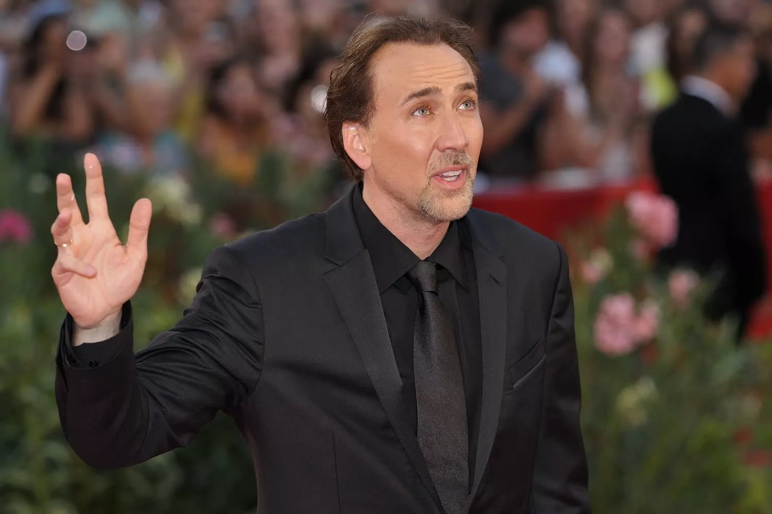 nicolas cage amazonun yakinda cikacak olan madden biyografisinde john maddeni canlandiriyor 0 YKEA5bzw